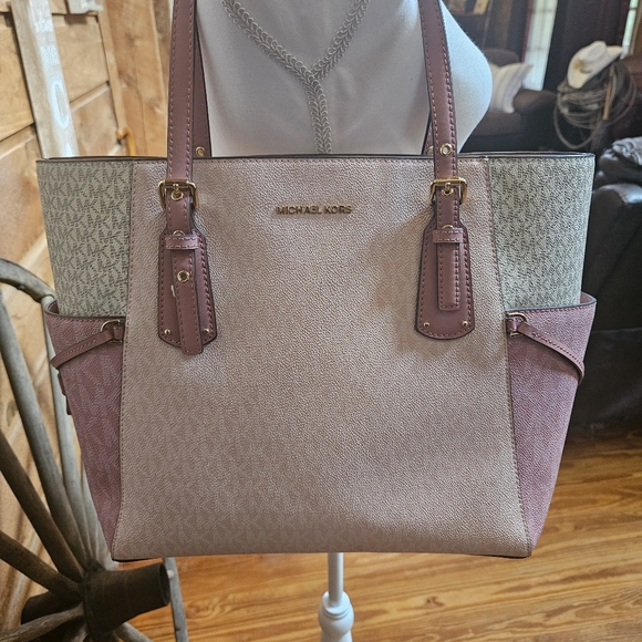 Michael Kors Pink and Whte Women's Tote Bag - Picture 2 of 12